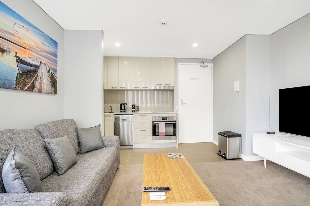 Bright 1 Bedroom Unit in the Heart of Manly