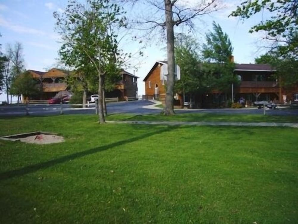 Horseshoe Bay Lodge