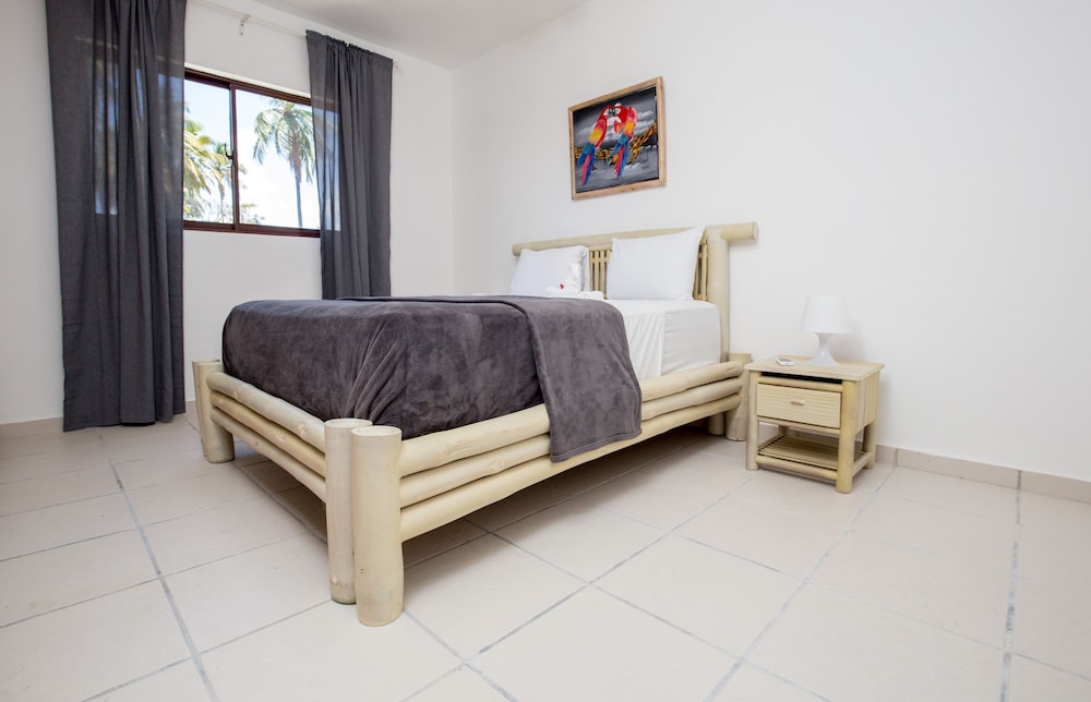 Los Corales Beach Village