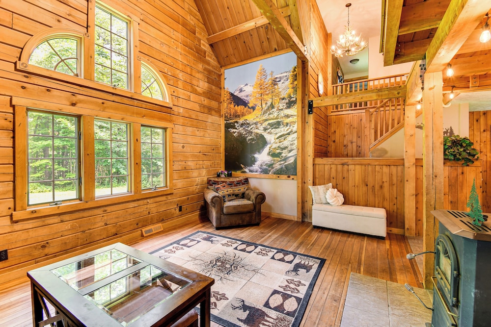 Private Hannibal Cabin With Sauna & Hot Tub!