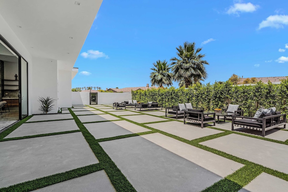 Sleeps 17 Pool & Pickleball Sun-kissed Desert Escape Bravo Villa #1 by Avantstay