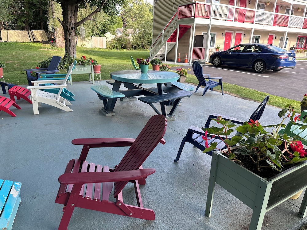 Cozy Corner Motel