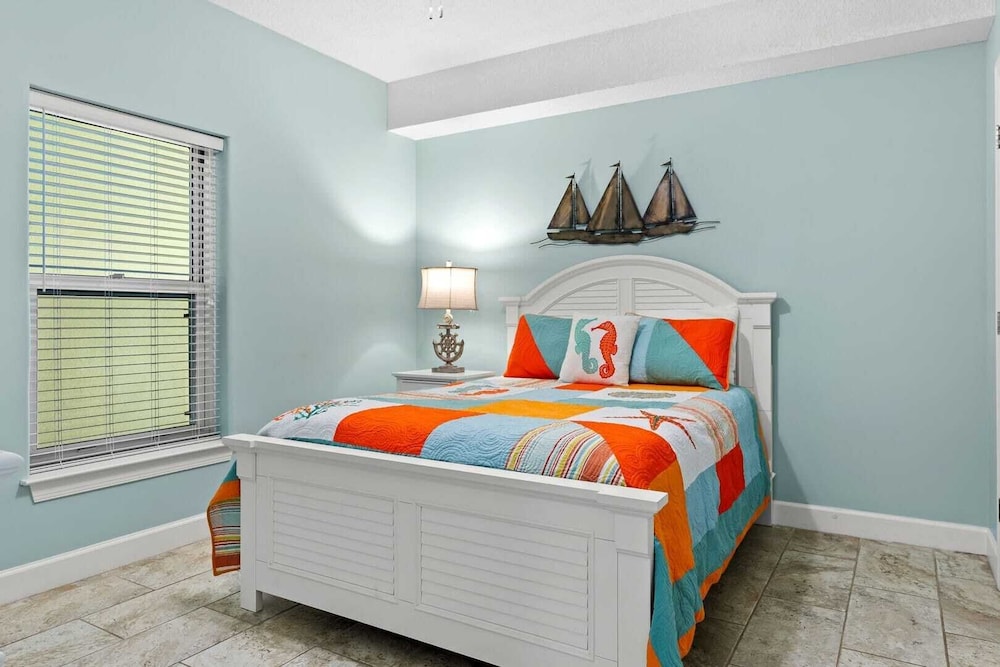Beachfront Access, 2 Pools, Beach Service w/ Chairs Emerald Isle Resort 1308