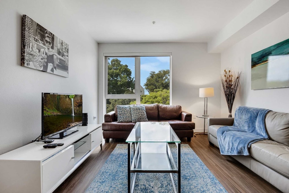 Stylish 1BR Family Apartment by Dtla