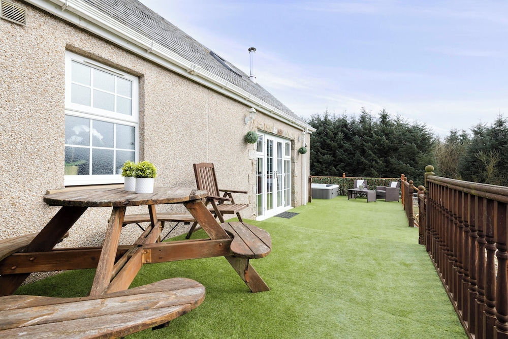 Greenknowes Entire Private Estate