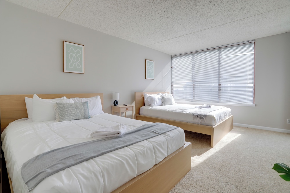 Modern 2BR Stay Near DC Arlington VA