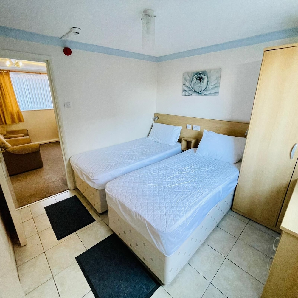 Lyndene Holiday Apartments