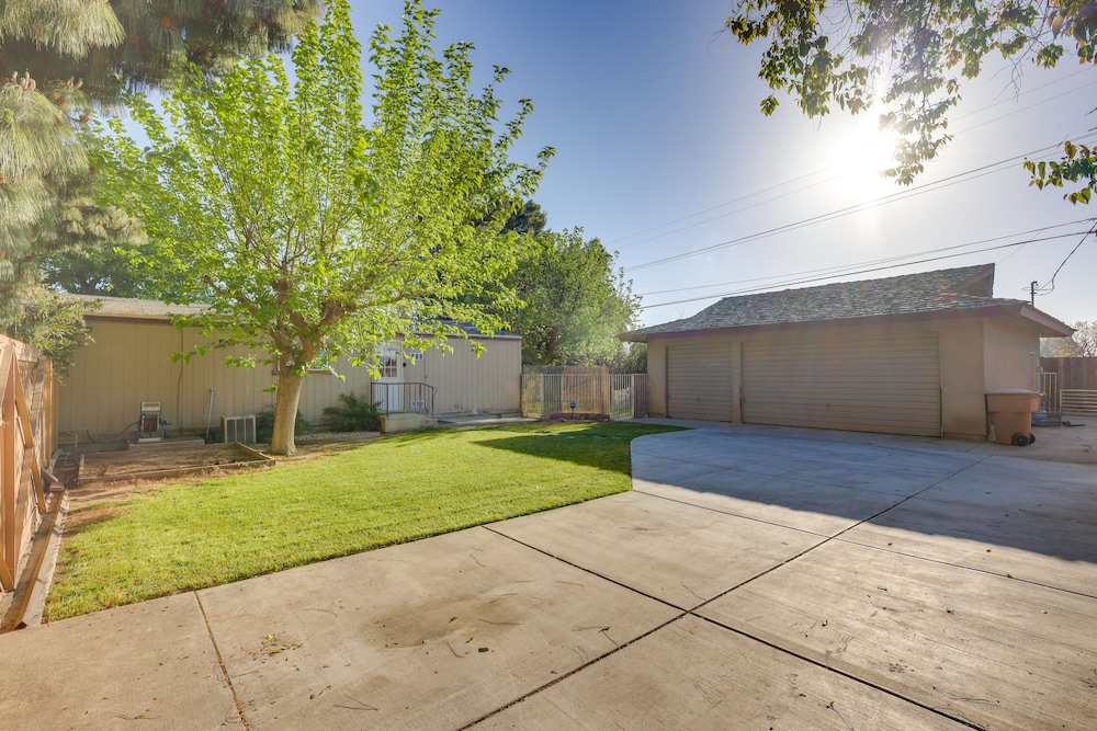 California Vacation Rental w/ Full Kitchen view 5