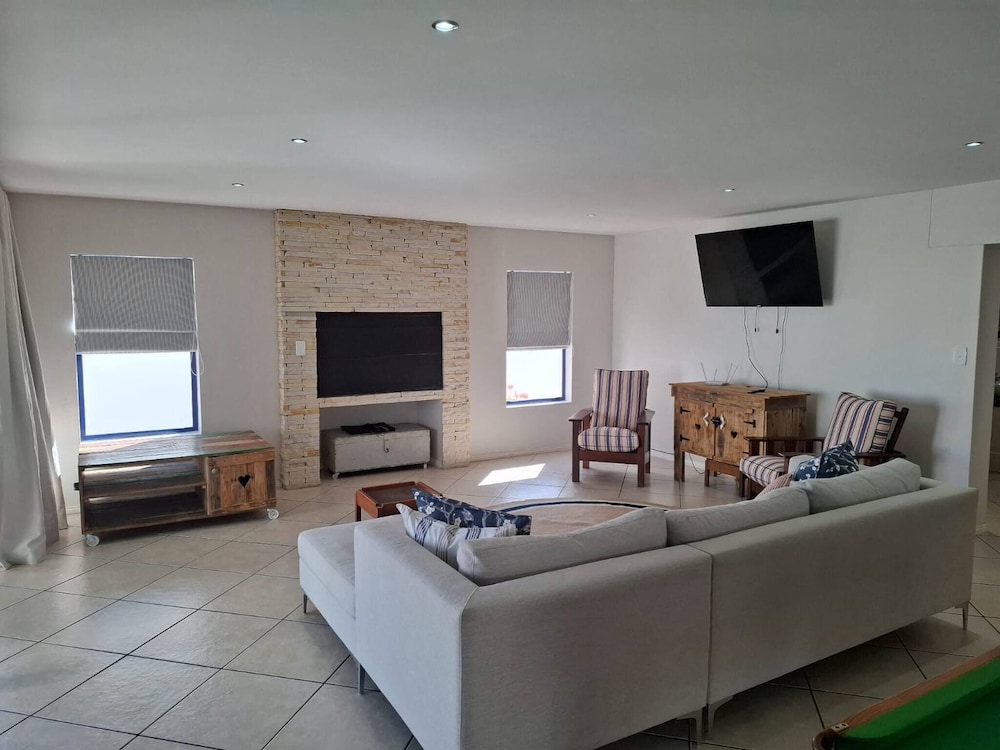 Oosiesrus - Charming Langebaan Villa With Garden View