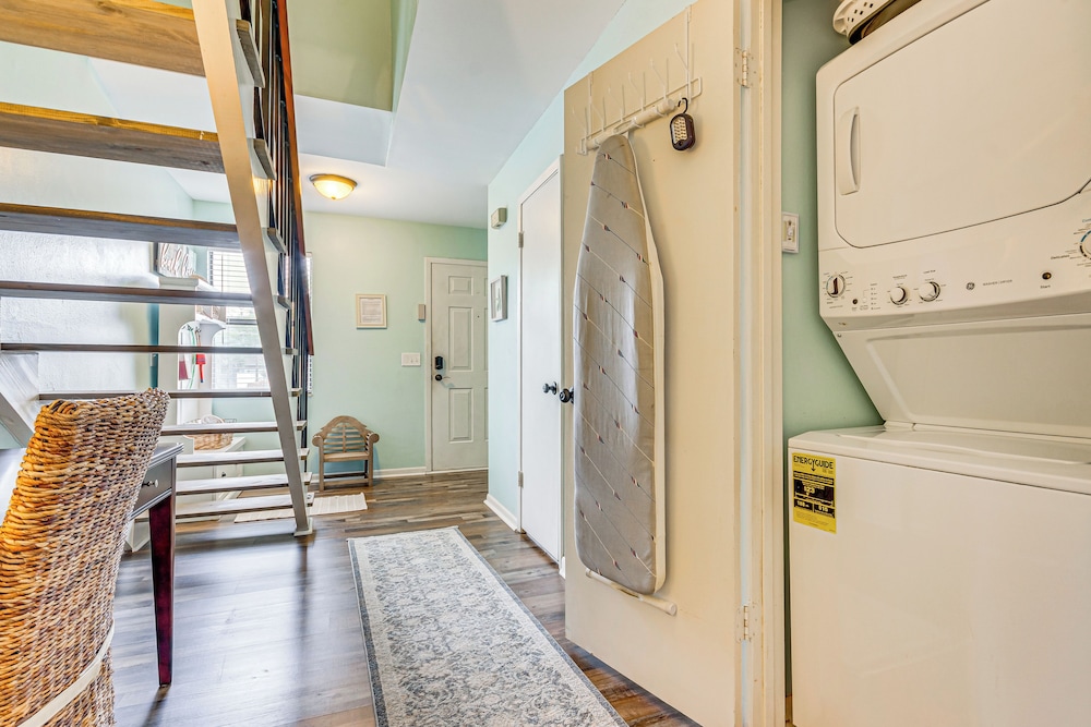 7 Mi to The Wharf: Gem w/ Beach Access