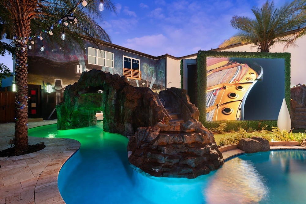 20 Bedroom Hollywood Themed Mansion Private Pool+Lazy River 20 Home
