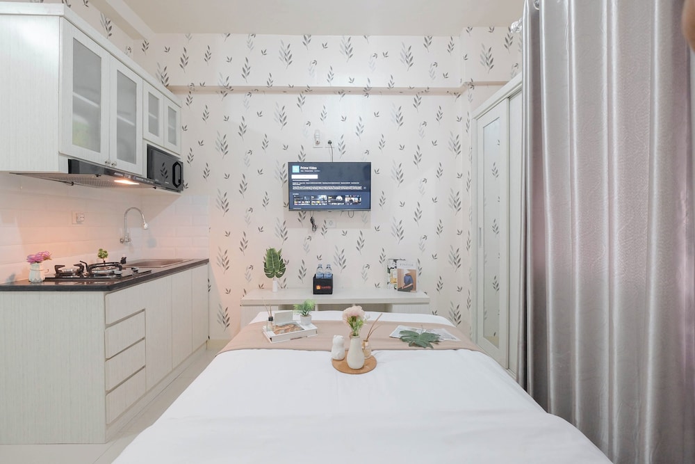 Soft And Strategic Studio At Green Pramuka City Apartment