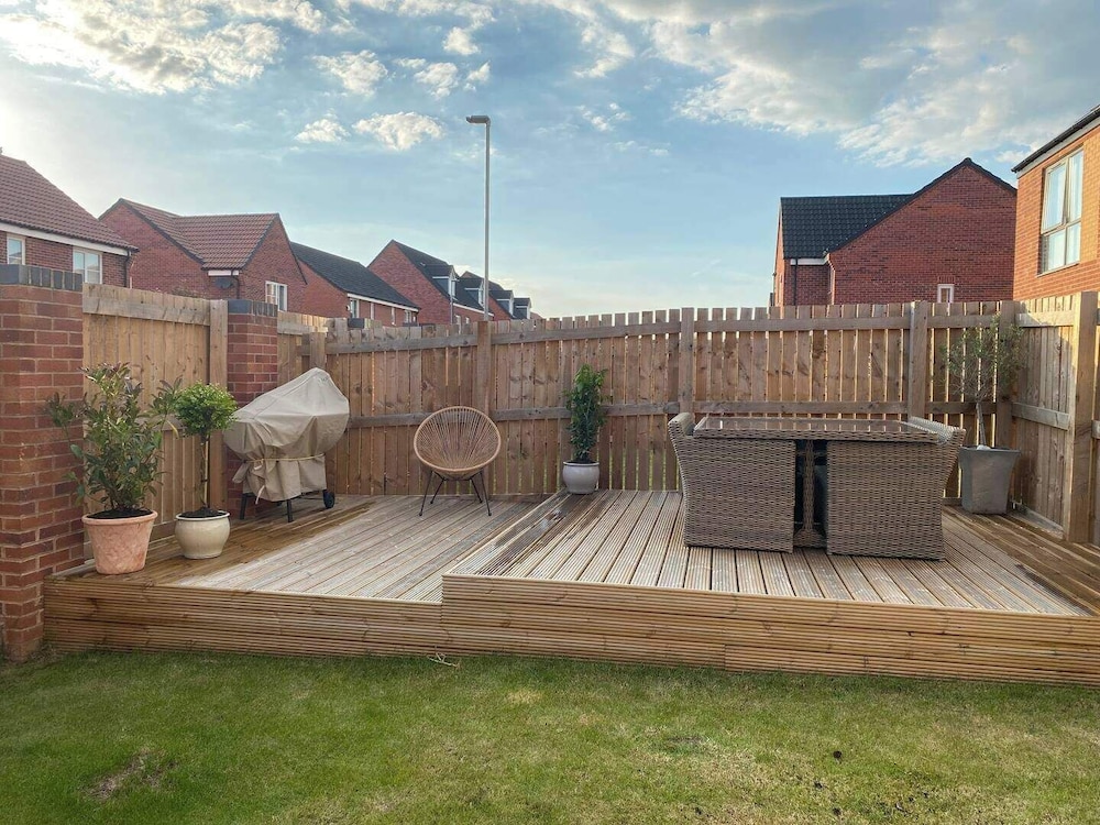 House-sleeps3-parking-garden-petfriendly