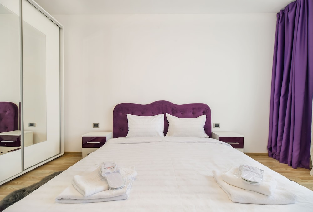 Relax Apartment Coresi Mall view 2