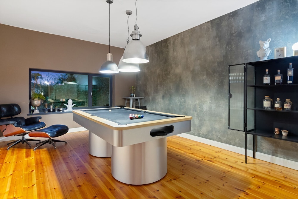 Higgo Crescent Villa