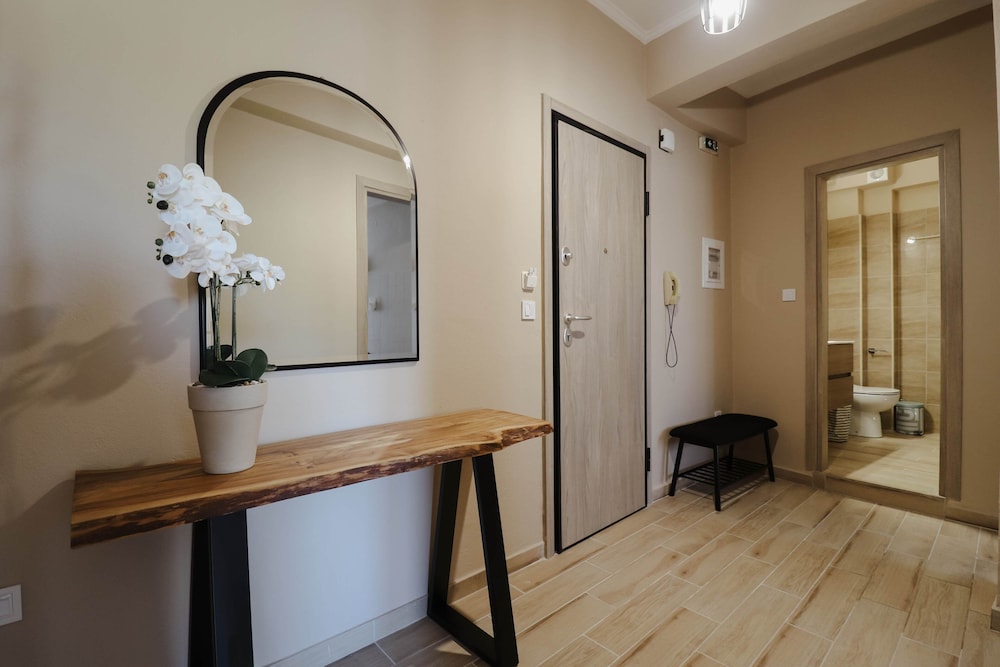 Citylight Apartment by Corfuescapes