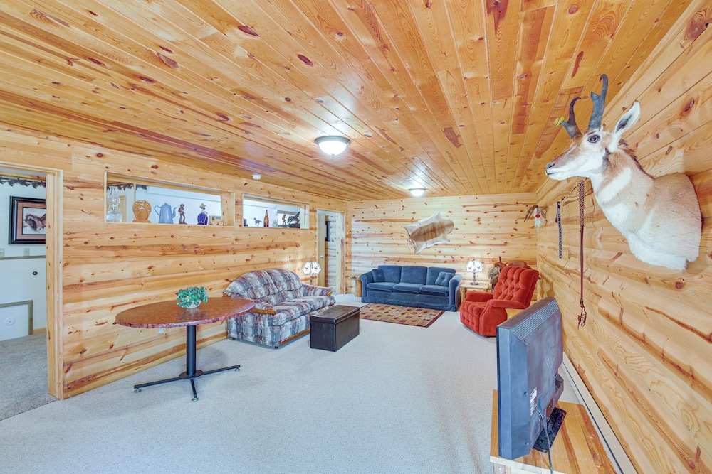 Furnished Deck, Black Hills View: 'lazy U' Retreat