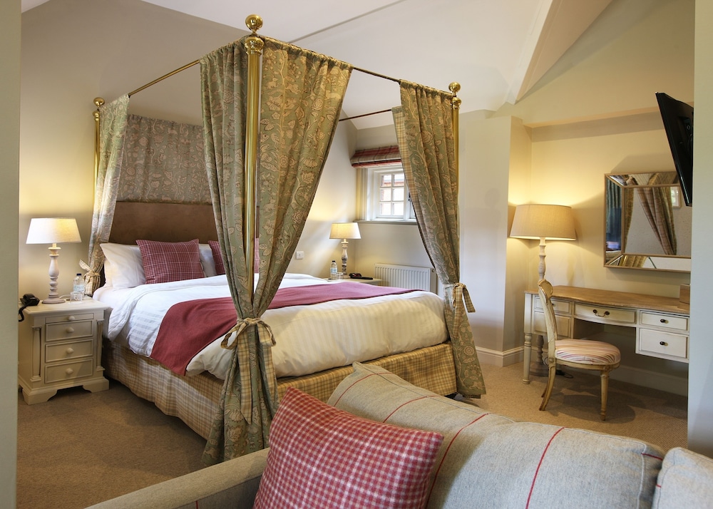 Aylesbury Vacations - The Five Arrows Hotel - Property Image 37