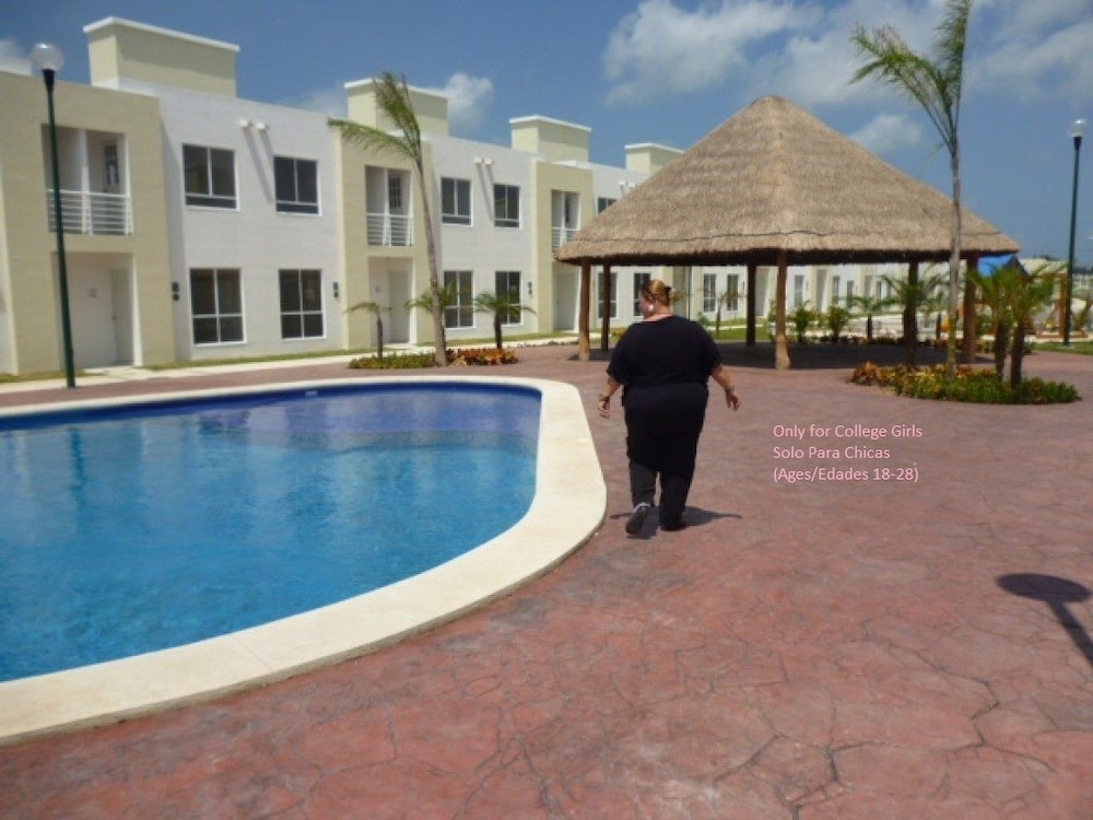 Cancun La Joya Pool Escape