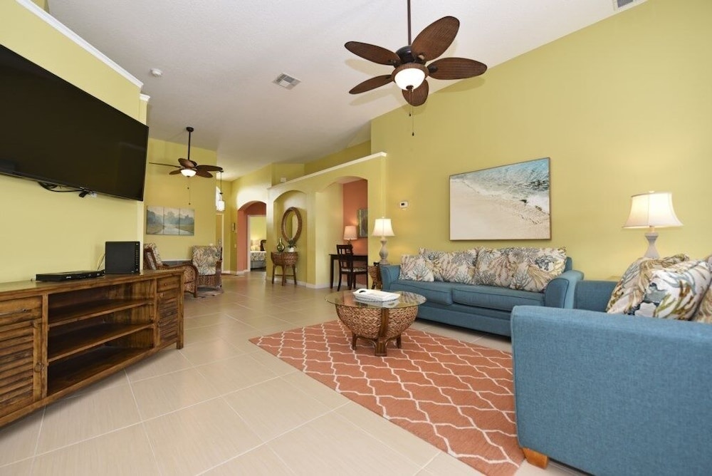 Spacious 4br Villa W/ Pool & Games Room, 3 Miles From Disney 4 Bedroom Villa