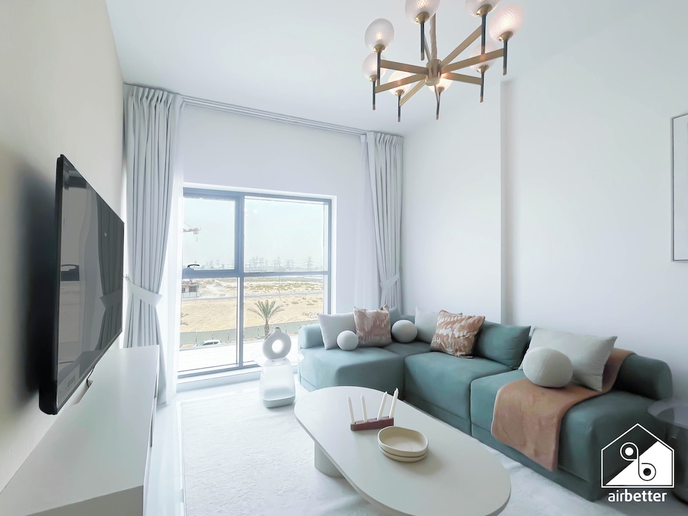 Bright 2bed Family Home: Pool, Gym & Kids Play