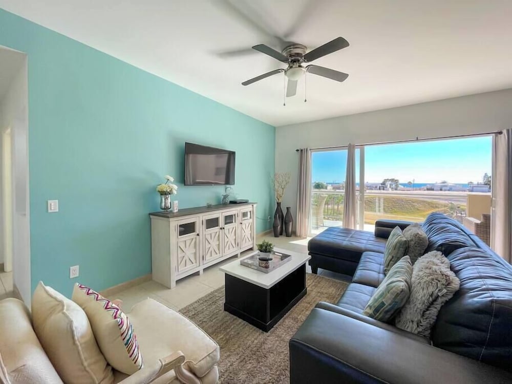 Modern Ocean View Condo With Pools Gym
