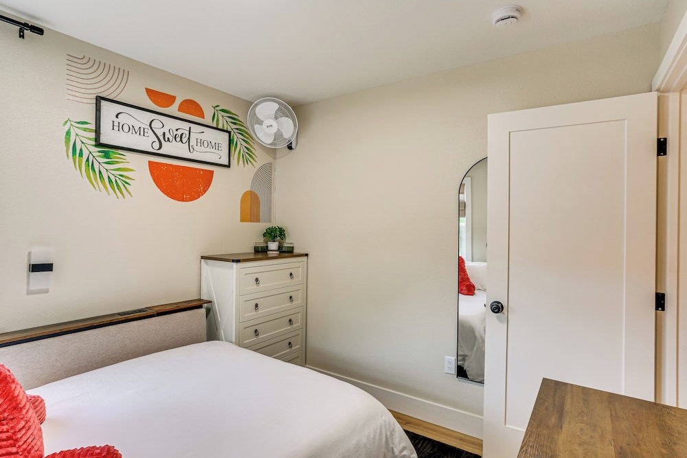 Walkable & Bright Bungalow in Dtwn Redding!