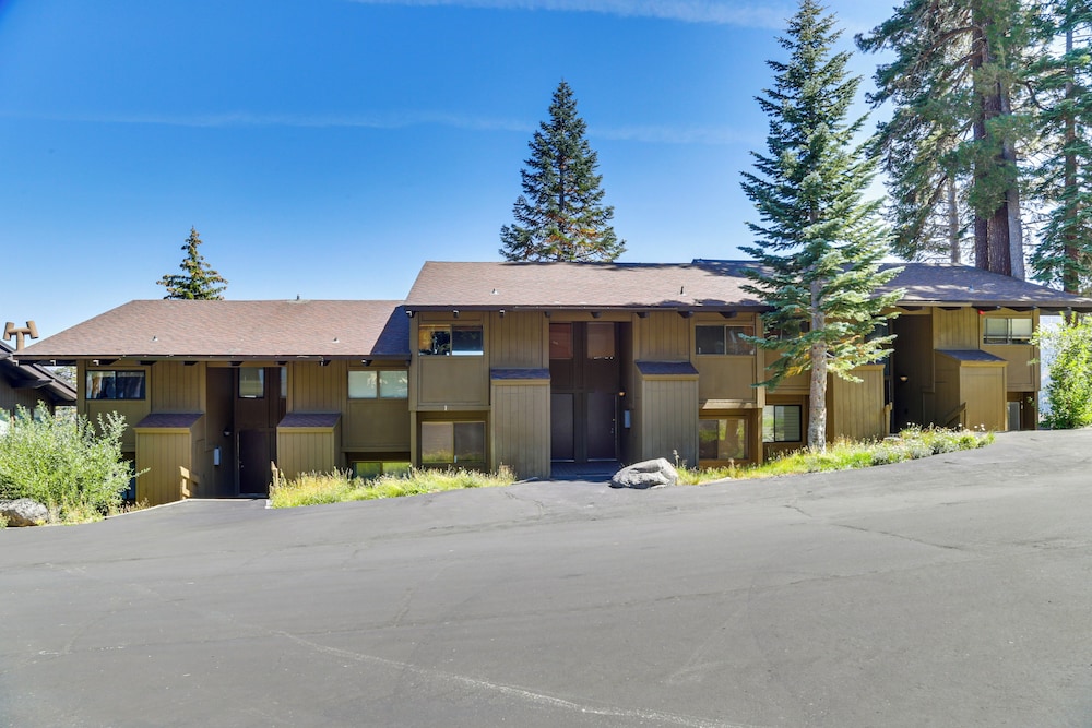 Walk to Ski Lift: Mtn-view Condo in Mammoth Lakes view 4