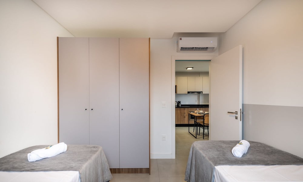 MHF II Apts Variados em Prédio com Vista para o Mar em Itapema