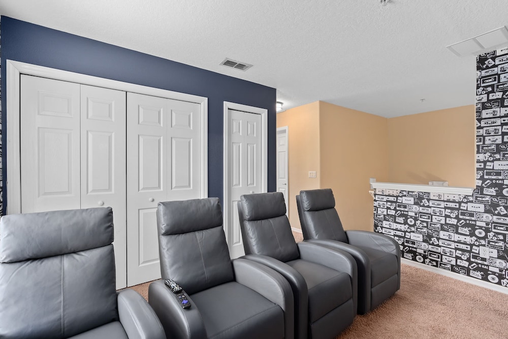 Super Fly- Movie Loft w Recliners Near Disney
