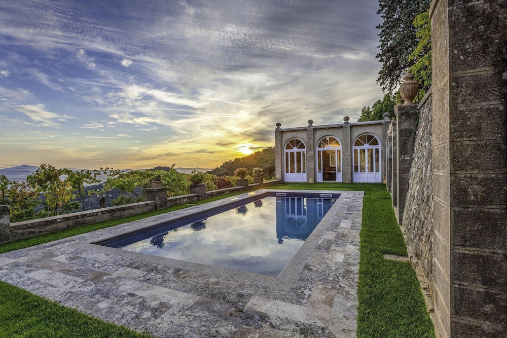 Belvilla by OYO Villa Torreone