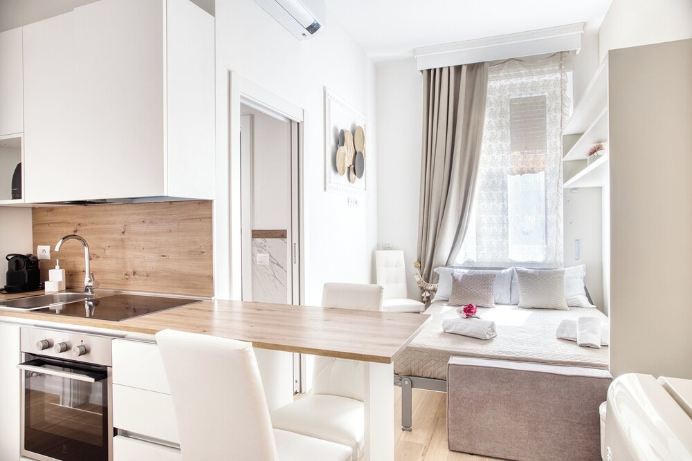 Old Milan Navigli Family Apartments
