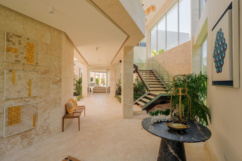 Modern 6 BDR Golf Front Villa in Luxury Beach Resort w Pool and Heated Jacuzziz