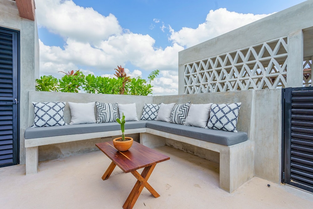Eco-sustainable Luxury Between Beach Hotspots & Tulum Town by Stella Rentals