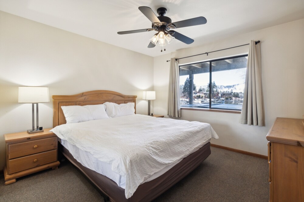 Tranquil Tahoe Retreat With Hot Tub 3 Bedroom Home by RedAwning