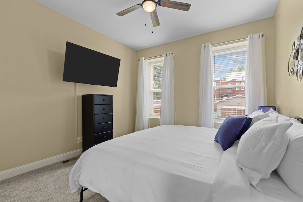 Red Brick Hideaway | JZ Vacation Rentals view 4