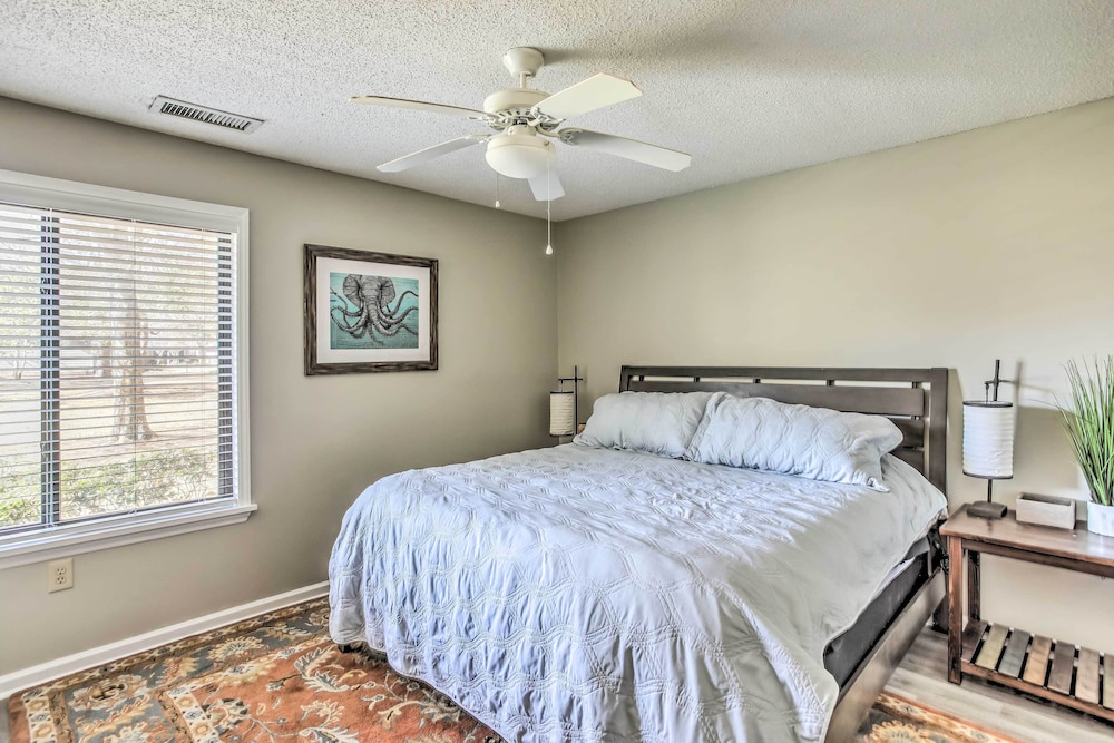 Myrtle Beach Retreat w/ Ocean Access & Porch! view 4