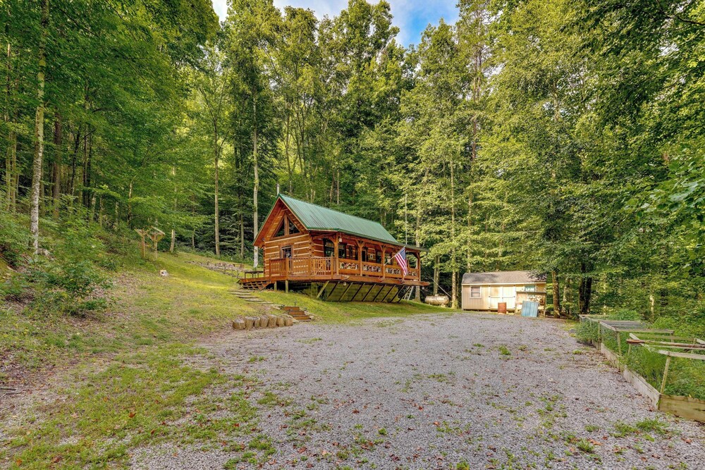Cozy Log Cabin on 11 Acres: 3 Mi to Cherokee Lake! view 5