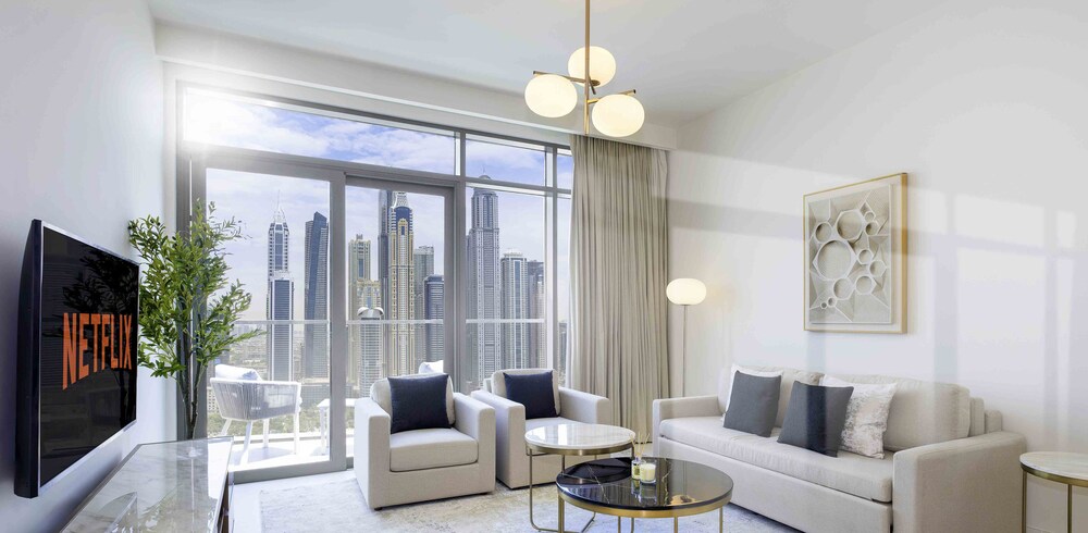 LUX The Marina Vista Beachfront Suite 2