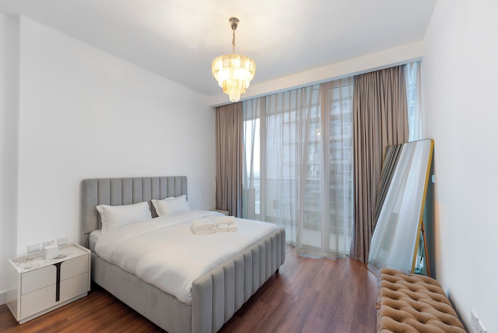 Chic 1BR Canal View at Waves Tower