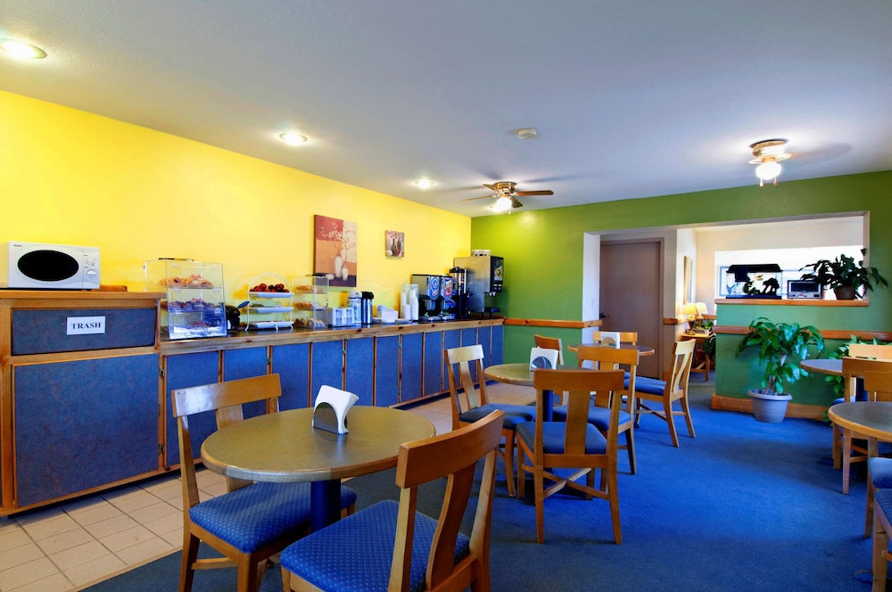 Garden City Vacations - Americas Best Value Inn Garden City - Property Image 14