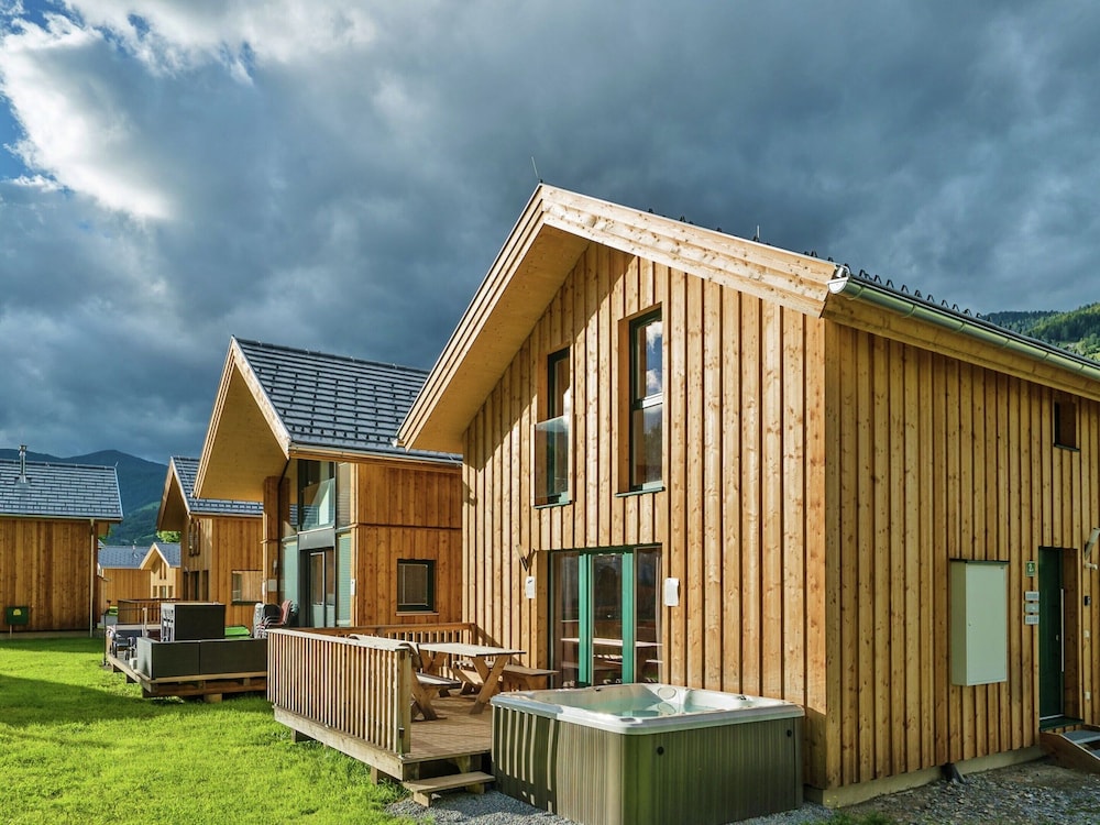 Appealing Chalet With hot tub