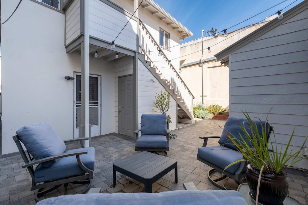Beachside Apt With Laundry AC Patio