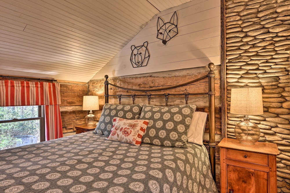Cabin Near Boone w/ Hot Tub  Mountain Views - Property Image 26
