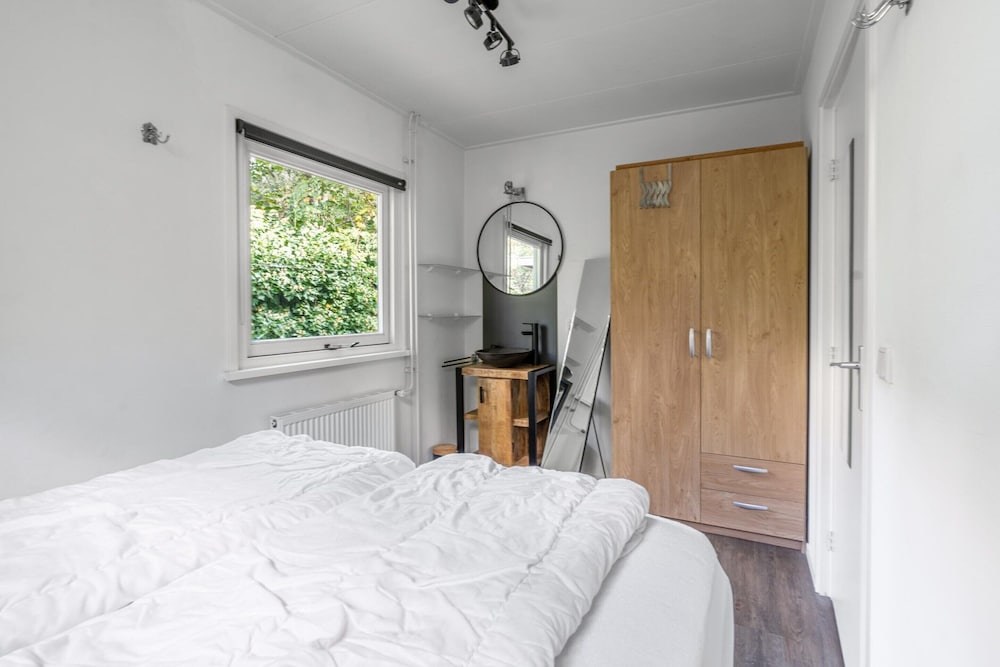 Tastefully Furnished Bungalow for 6 People With Lots of Privacy