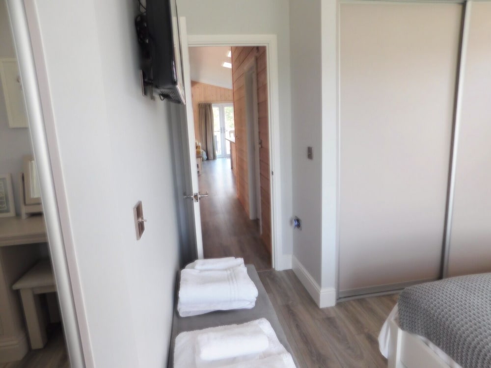 Spacious 2-bed Lodge in Bury Saint Edmunds view 3