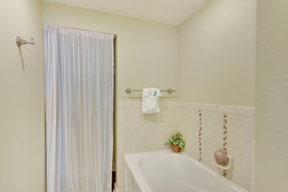 Grand Panama Beach Resort by Book That Condo