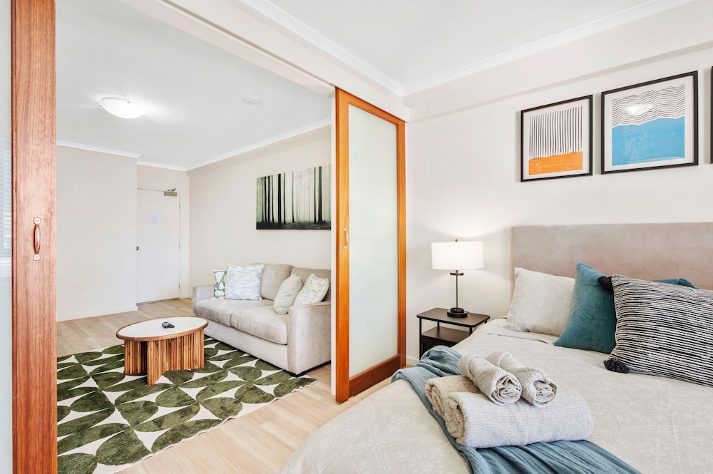 Spacious 1bdr Fast Wi-fi Near RAC Arena