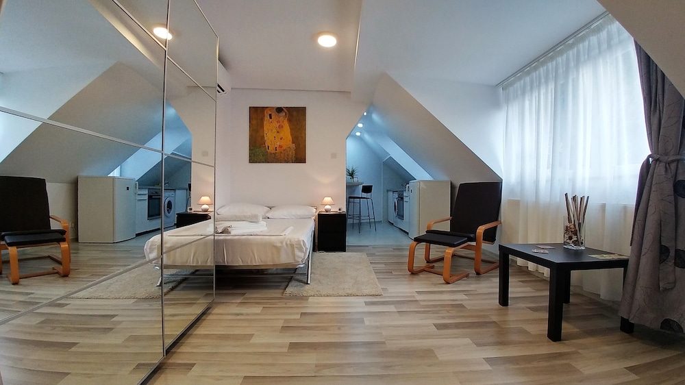 Hotel City Center Flats - Unirii Square - Image 1