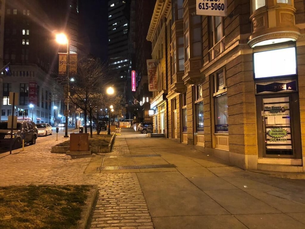 Executive furnished rentals at Light St